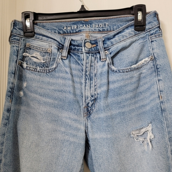 American Eagle Size 2 Med-Light Wash Low Rise Baggy Jeans, Distressed/Destroyed - Picture 2 of 15